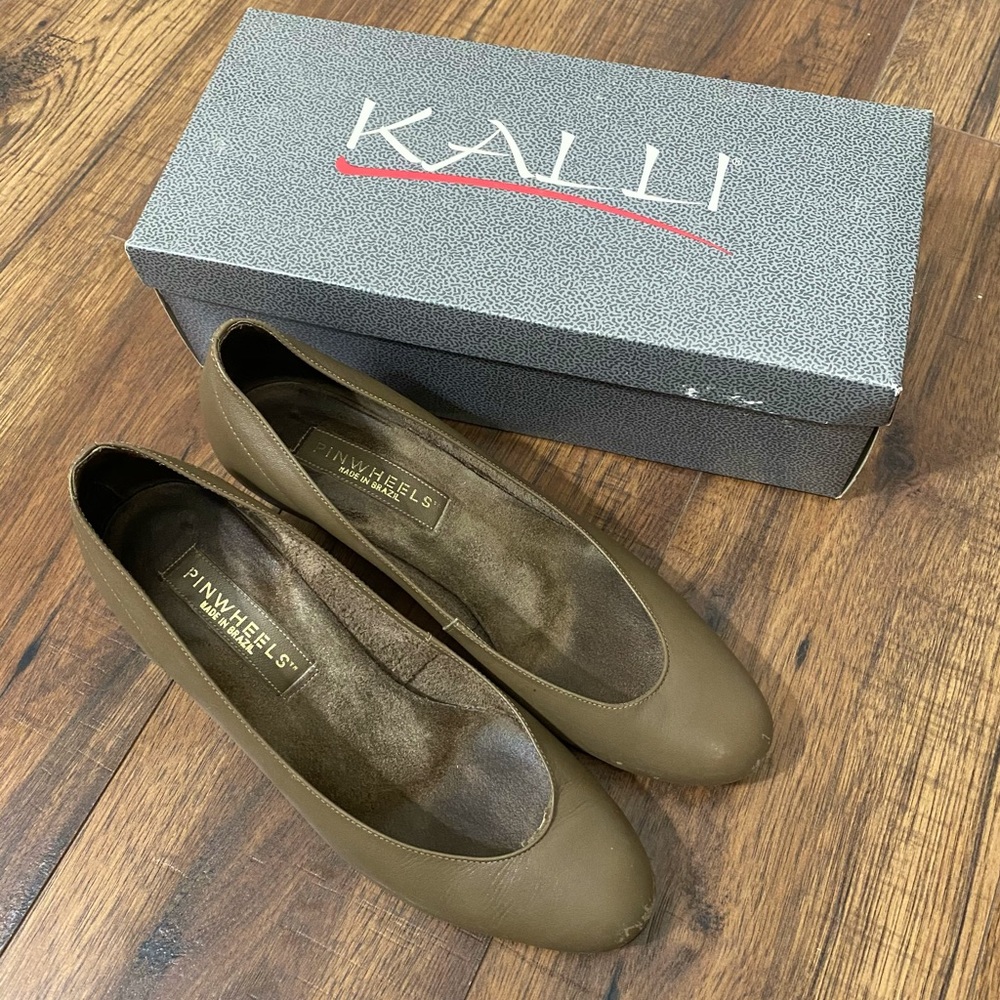 Authentic vintage shoes low heel pumps